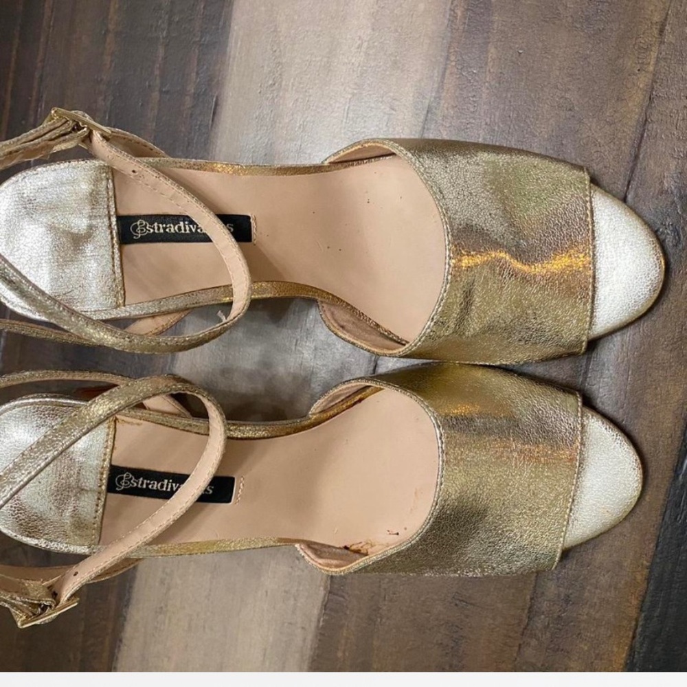 Gold high heel shoes - Picture 3 of 4